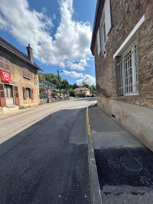 Au Bord De La Furieuse, Proche De La Grande Saline Et Des Thermes De ซาลอนส์-เลส์-แบ็งส์ ภายนอก รูปภาพ